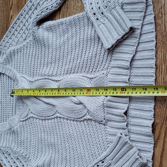(M) BCBGeneration Cable Knit Cozy Cottagecore Sweater in Light Stone Grey - Picture 4 of 10